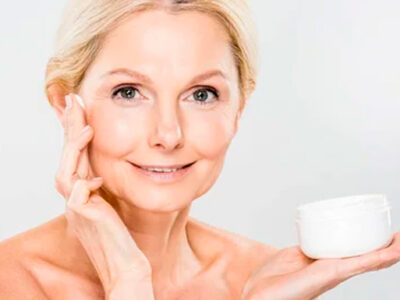 Crema hidratante antiedad: ¿Cómo elegirla y cuándo empezar a usarla?