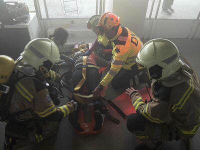 Más de 150 profesionales participan en un ejercicio práctico de emergencias en la discoteca Bataplán de San Sebastián