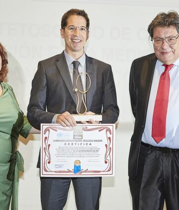 El doctor German Macía recibe el premio Estetoscopio de Oro a la Innovación en la Medicina 2023
