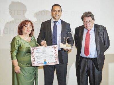 El doctor Ghassan Elgeadi recibe el premio Estetoscopio de Oro a la Innovación en la Medicina