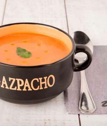 Viena Capellanes producirá más de 6.000 litros de gazpacho este verano