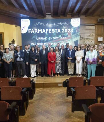 El Colegio de Farmacéuticos de Gipuzkoa arranca su 125 aniversario con un multitudinario acto en el Palacio Miramar de San Sebastián