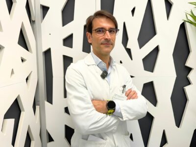 Dr. Alberto Hernández, traumatólogo de Policlínica Gipuzkoa: «Hasta un tercio de la población a partir de los 65 años puede tener escoliosis del adulto»