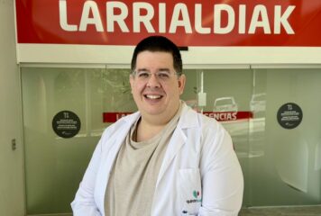 Álvaro Moreno, jefe del servicio de Urgencias 24 horas de Policlínica Gipuzkoa, comparte recomendaciones para disfrutar del verano con salud
