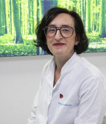 Ana González Elósegui, médico de la Unidad de Trasplante Capilar de Policlínica Gipuzkoa: «Evitar roces la primera semana tras el trasplante capilar es crucial para evitar la pérdida de unidades foliculares»