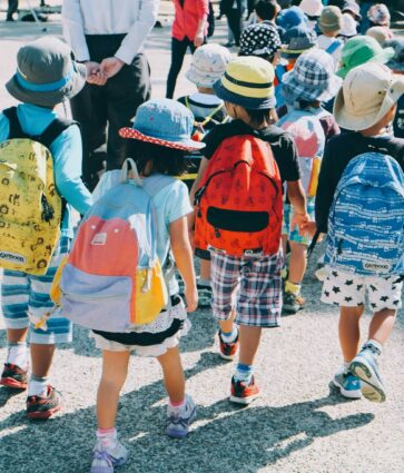 La Fundación Jiménez Díaz resalta la importancia del material escolar en la salud postural infantil