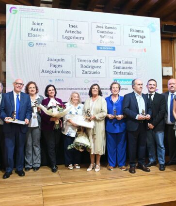 El Colegio Oficial de Farmacéuticos de Gipuzkoa reconoce la trayectoria de Diego Murillo, presidente de honor de AMA