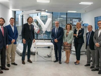 ABEX y la AEU presentan el nuevo sistema robótico da Vinci SP