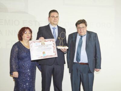 El Doctor Francisco Martínez Pérez recibe el premio Estetoscopio de Oro a la Innovación en la medicina