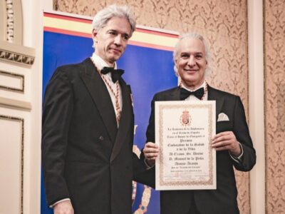 El Dr. de la Peña recibe la distinción ‘Embajador de la salud y de la vida’ de la Academia de la Diplomacia