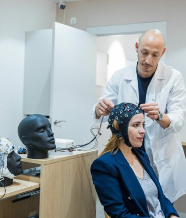 En el INAB, los pensamientos no se asumen como hechos, sino como hipótesis que la ciencia puede investigar