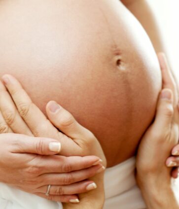 Dr. Santiago Novoa, ginecólogo de Policlínica Gipuzkoa: «El citomegalovirus es la principal causa prevenible de pérdida auditiva congénita»