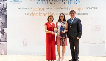 Cione, reconocida con la Medalla del CNOO por su contribución al desarrollo de la profesión en España