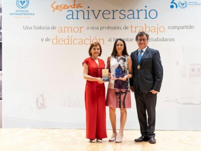 Cione, reconocida con la Medalla del CNOO por su contribución al desarrollo de la profesión en España