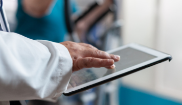 La digitalización en hospitales optimiza el trabajo de los profesionales sanitarios y mejora la eficiencia asistencial