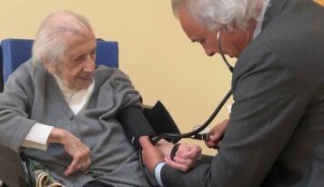 El secreto de Sor Rosario, la monja de 111 años más longeva del mundo, que ha conmovido al Dr. de la Peña
