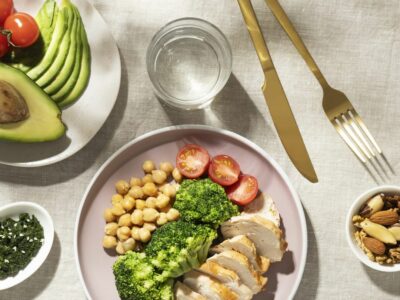 «Las dietas que imponen restricciones estrictas sobre qué se puede o no mezclar tienden a generar frustración, abandono y, en algunos casos, una relación poco saludable con la comida», Oihane Fuertes 