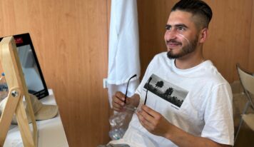 Ópticos voluntarios de Ver para Crecer devuelven la salud visual a 77 personas en situación vulnerable en Pamplona
