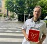 Una farmacia cardioprotegida del centro de San Sebastián ayuda a salvar la vida de un turista extranjero