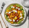 La fruta se cuela en el plato principal: así la integra HelloFresh en su recetario de verano