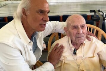 Engraciano cumple 110 años con una sobredosis de vitalidad, de la mano del doctor De la Peña