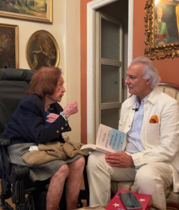 Mercedes cumple 107 años con marcapasos y una mente imbatible, de la mano del doctor de la Peña