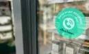 43 farmacias de San Sebastián se suman a la iniciativa ‘Altxa Burua’ para promover un uso responsable del móvil entre los jóvenes
