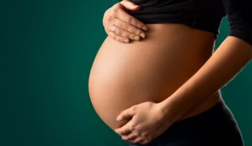 Dr. Santiago Novoa, ginecólogo de Policlínica Gipuzkoa: «Un buen control de la glucosa reduce las posibilidades de que madre y bebé sufran complicaciones»