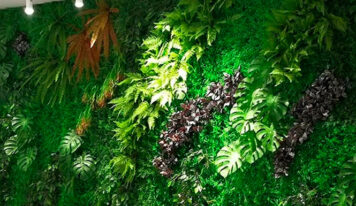 Jardines verticales artificiales: la solución decorativa que conquista interiores