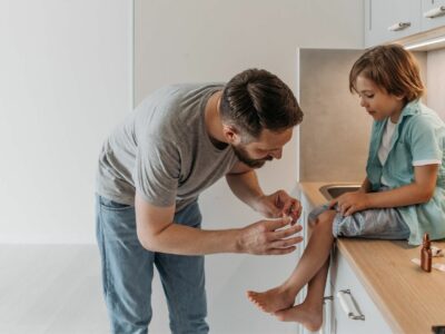 Heridas, picaduras y mordeduras en niños: cuándo actuar en casa y cuándo acudir a urgencias 