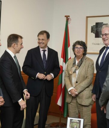 El Departamento de Salud del Gobierno Vasco recibe al Consejo de Farmacéuticos de Euskadi con motivo del Día Mundial de la profesión