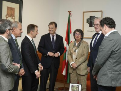 El Departamento de Salud del Gobierno Vasco recibe al Consejo de Farmacéuticos de Euskadi con motivo del Día Mundial de la profesión