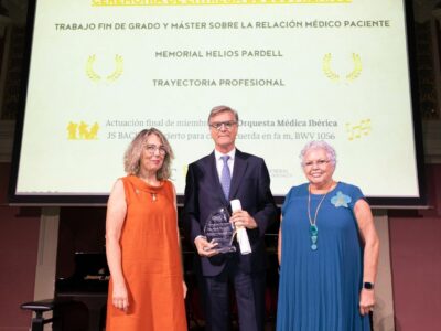 El neurólogo de Policlínica Gipuzkoa, Gurutz Linazasoro, recibe el Premio a la Trayectoria Profesional de la Organización Médica Colegial