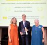 El neurólogo de Policlínica Gipuzkoa, Gurutz Linazasoro, recibe el Premio a la Trayectoria Profesional de la Organización Médica Colegial