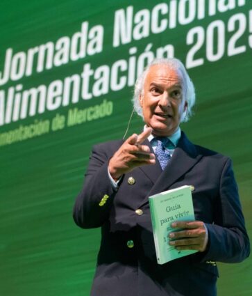 El Dr. Manuel de la Peña, gurú de la longevidad, aclamado por los farmacéuticos por desvelar los secretos