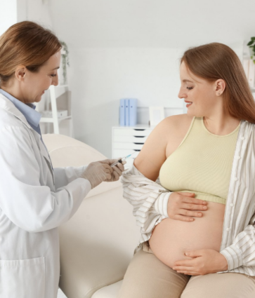 Paula Rodríguez, matrona de Policlínica Gipuzkoa: «Es importante que la mujer se sienta acompañada en el parto, porque no sólo es un proceso físico, sino también emocional»