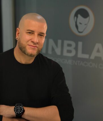 Jose Moraleda: el especialista que está poniendo cordura en el mundo de la micropigmentación capilar