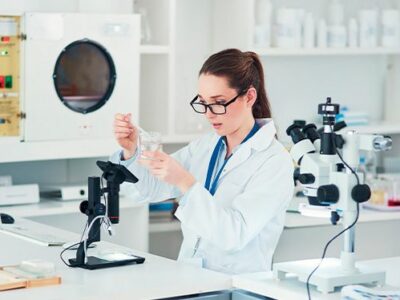 Formación Universitaria presenta el FP Preparatorio de Técnico Medio en Operaciones de Laboratorio