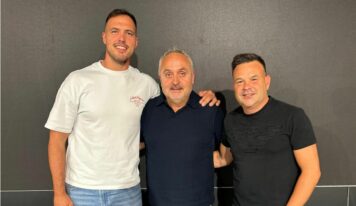 José Elias graba su podcast en Fruit Attraction con la zanahoria morada de MuñozVal como protagonista