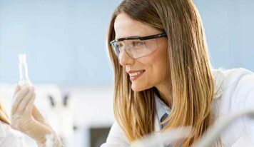 Formación Universitaria prepara para el Título Oficial de Técnico Superior en Laboratorio Clínico y Biomédico