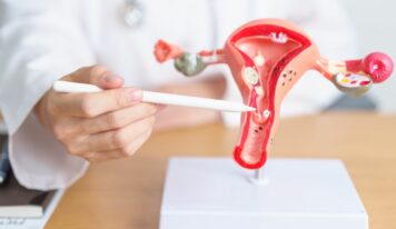 Dr. Juan Céspedes, ginecólogo de Policlínica Gipuzkoa: «La endometriosis deteriora la calidad de vida, es difícil de diagnosticar y muchas mujeres la ocultan por vergüenza o por creer que es normal»