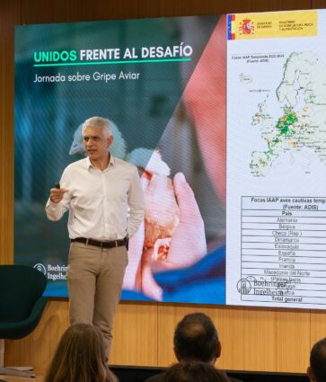 Investigadores, autoridades y profesionales analizan el avance de la influenza aviar en España