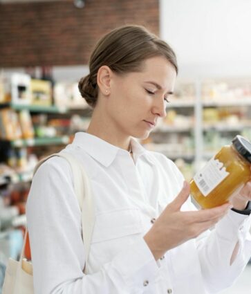 «Revisar el listado de ingredientes, una de las claves para reducir la inflamación desde la alimentación», Oihane Fuertes, nutricionista del Hospital Quirónsalud Vitoria