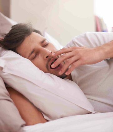 «Se ha normalizado dormir poco entre semana, pero el sueño no se recupera descansando más el fin de semana», Carlos Egea Santaolalla, jefe de la Unidad de Sueño del Hospital Quirónsalud Vitoria