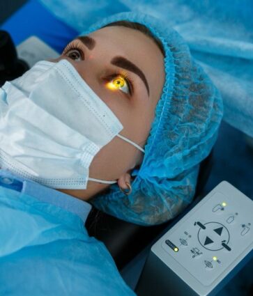 «Antes de una cirugía ocular, se debe realizar un estudio exhaustivo y personalizar el tratamiento para cada caso concreto», Dra. Evangelina Grillo, especialista en Oftalmología del Hospital Quirónsalud Vitoria