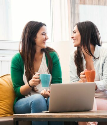 Las mujeres españolas ponen en riesgo su seguridad financiera para priorizar el cuidado de su familia