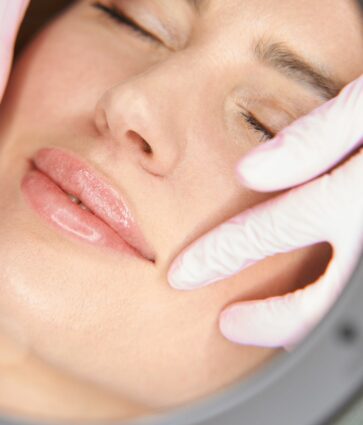 Clínica Ibiza explica qué es el lip lift o cirugía de labios, y para quién se pauta