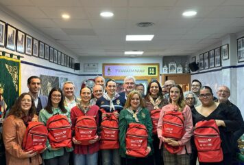 Valencia refuerza la cardioprotección de sus Fallas con la entrega de desfibriladores a las comisiones de Especial