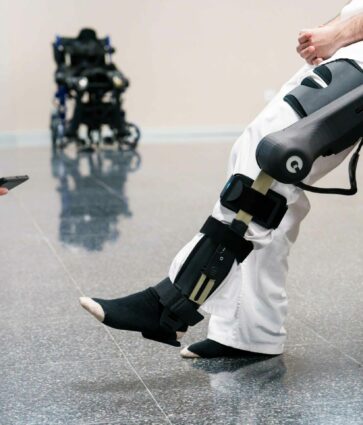 «La robótica aplicada a lesiones de rodilla y cadera permite recuperar la movilidad, la fuerza y el control motor con mayor precisión», Sara García Delgado