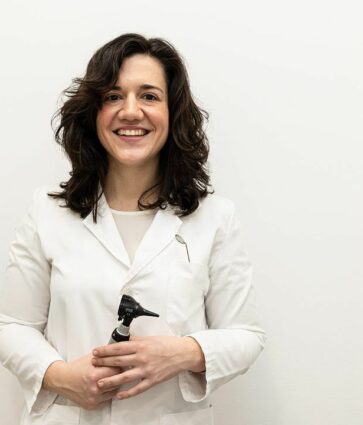 La ronquera persistente no debe normalizarse, según la otorrinolaringóloga Jennifer Cueva